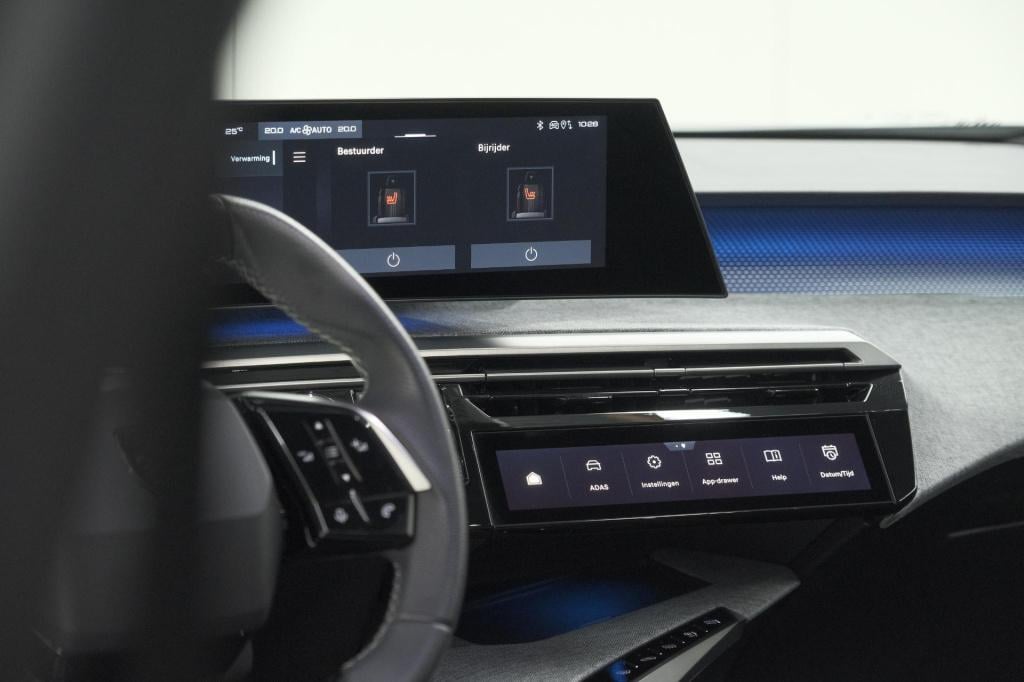 Peugeot 3008 1.2 hybrid 136 gt | panoramadak | focal audio | alcantara exec