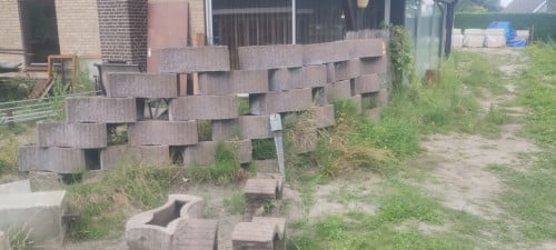 Stenen bloembakken