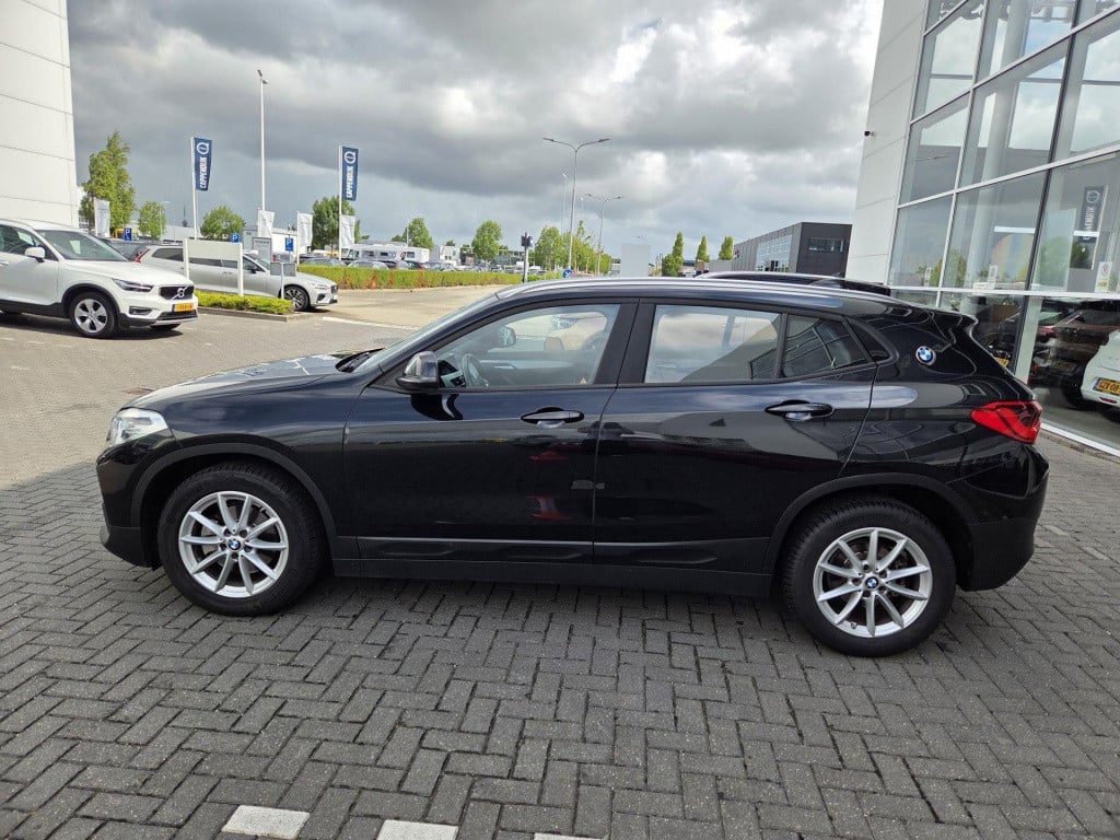 BMW X2 sdrive18i executive | parkeersensoren | airco | navigatie | trekhaak