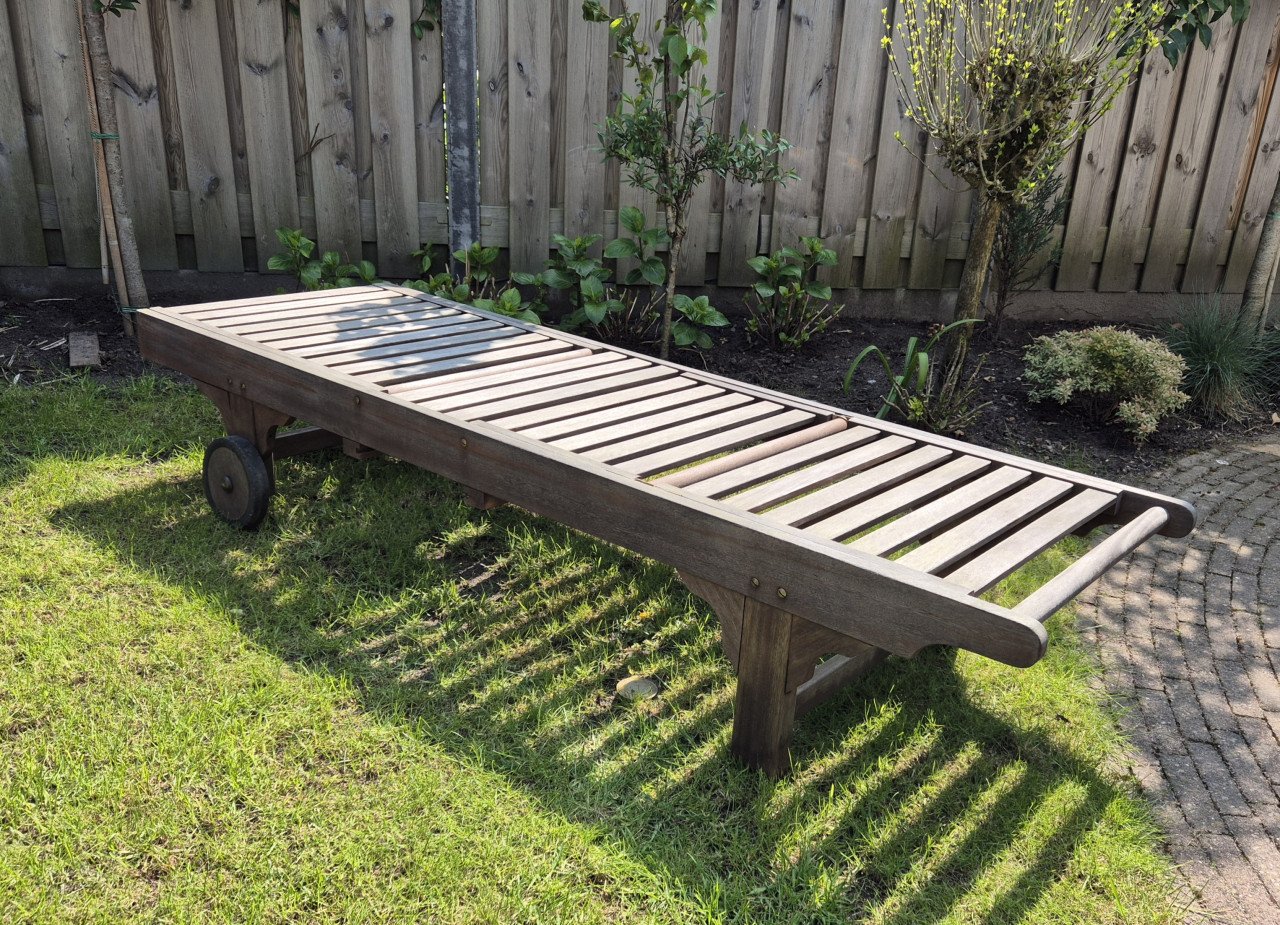 Teakhouten ligbed