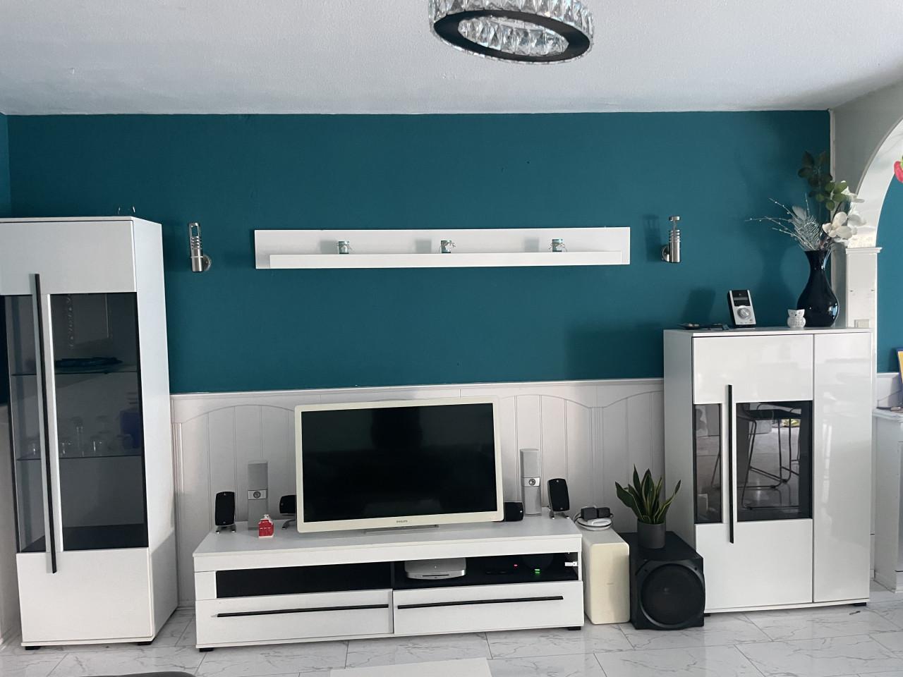 Kasten en tafel en TV meubel