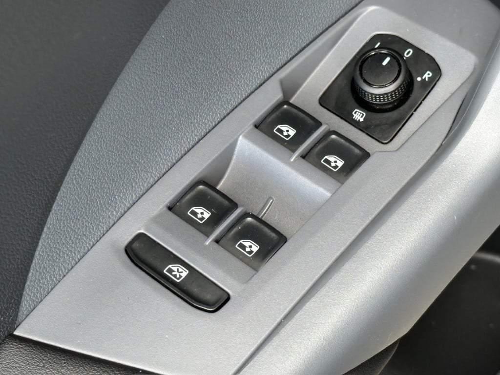 Volkswagen T-cross 1.0 tsi 110pk dsg life | carplay | adapt. cruise | rijkl