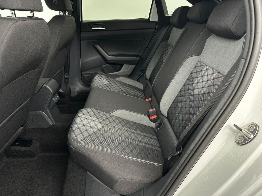 Volkswagen Taigo r-line-edition 1.5 110 kw / 150 pk tsi cuv 7 versn