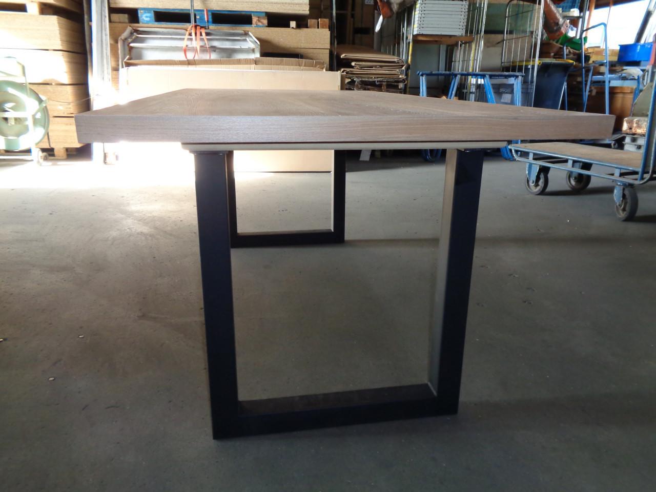 Nieuwe eetkamer tafels , industrieel .