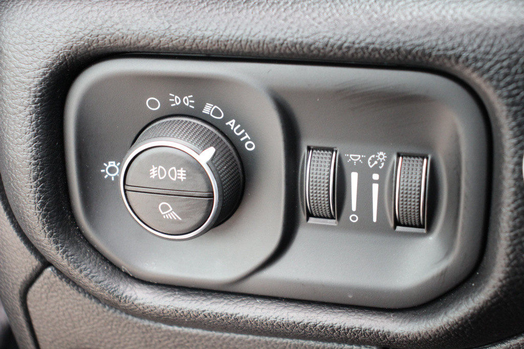 Dodge Ram 1500 5.7 v8 4x4 crew cab laramie verhoogd | harman kardon | leder