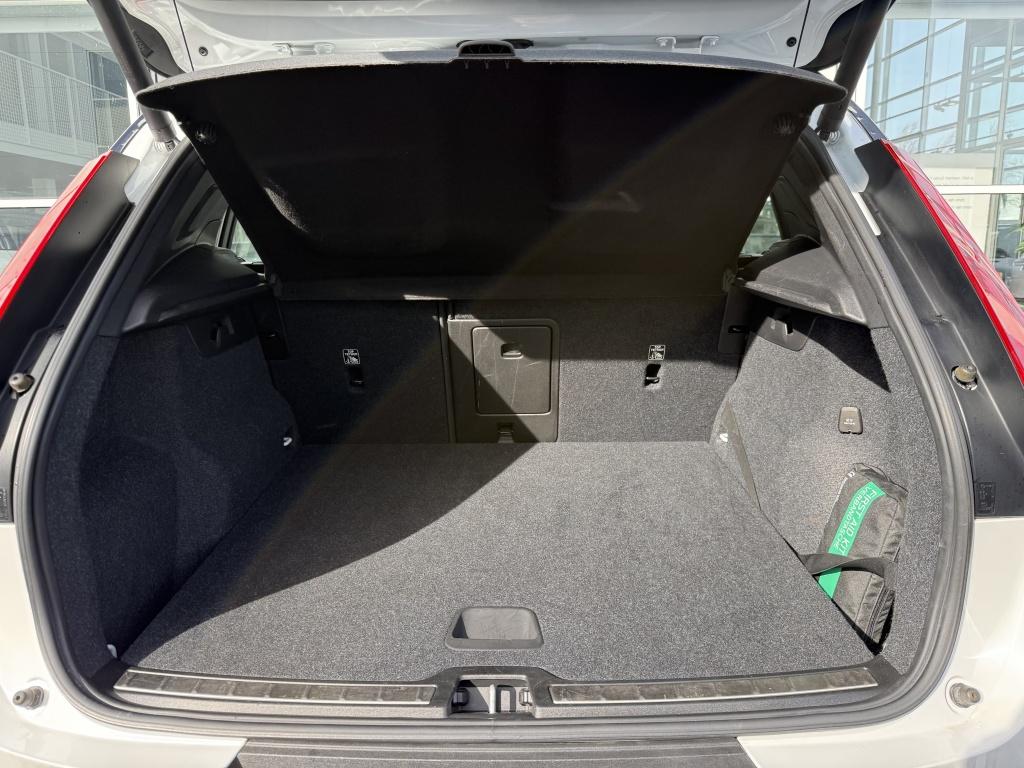 Volvo XC40 t4 190pk aut8 r-design| camera| trekhaak| elek.stoel| stoel.verw