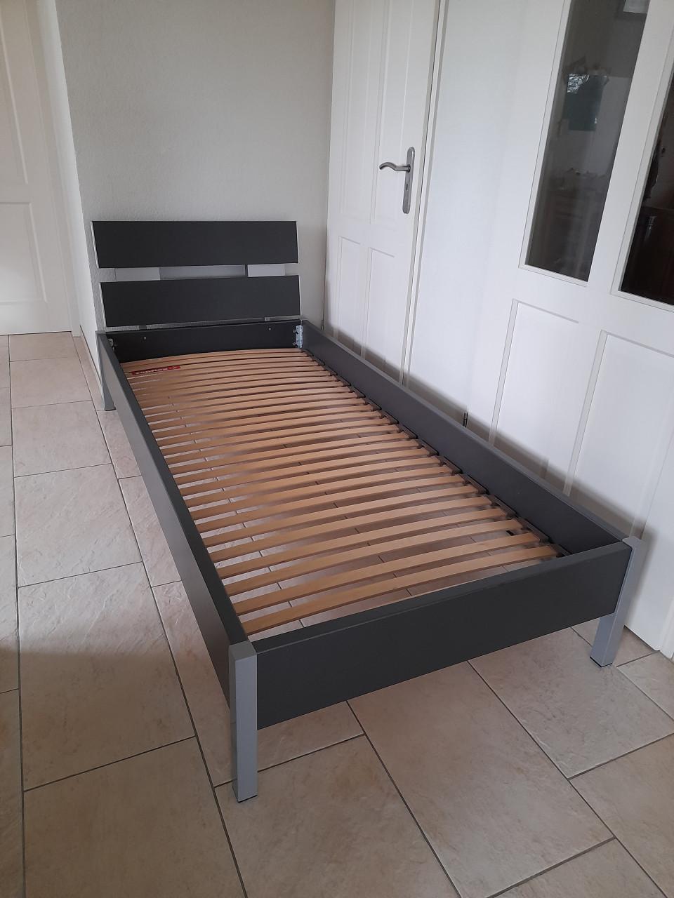 1 Persoons bed 90 x 200 (in goede staat)