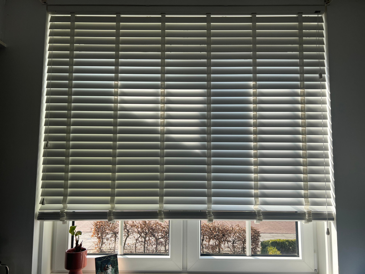Veneta Houtlook jaloezie met privacysluiting 50mm