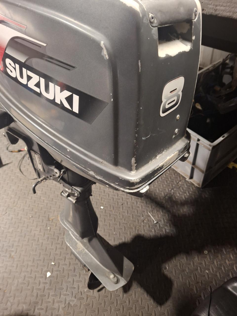 Suzuki 8 pk buitenboordmotor kortstaart in goede staat