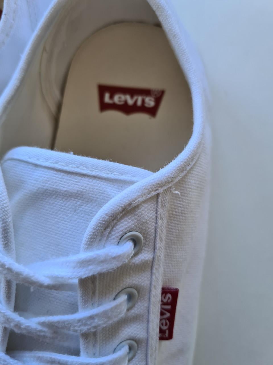 Nieuw ! Witte sneakers van Levi's Maat 41 / Maat 8