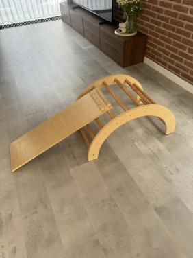 Kinder klimboog met glijbaan