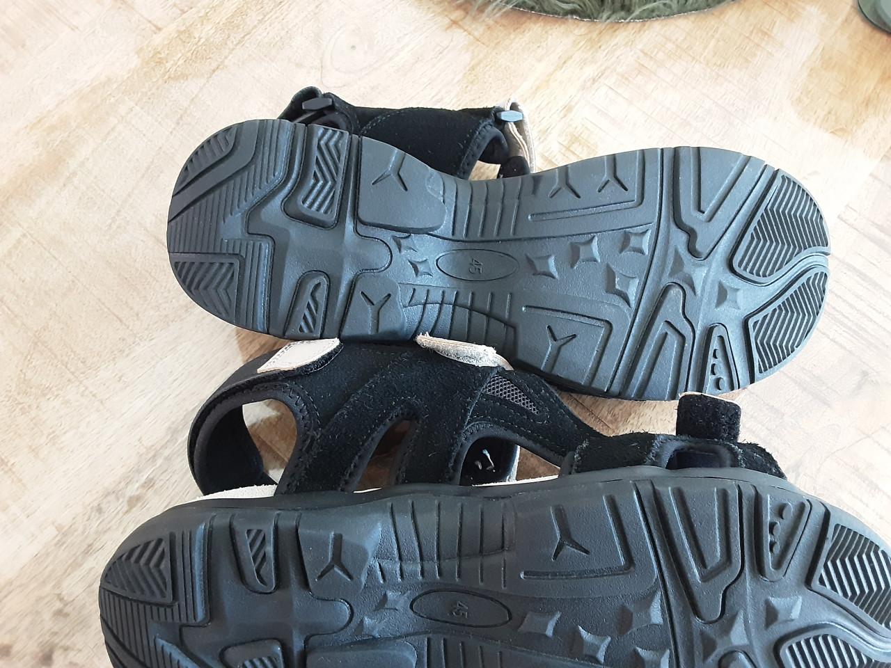 Splinternieuwe  heren sandalen  nooit gedragen  mt45