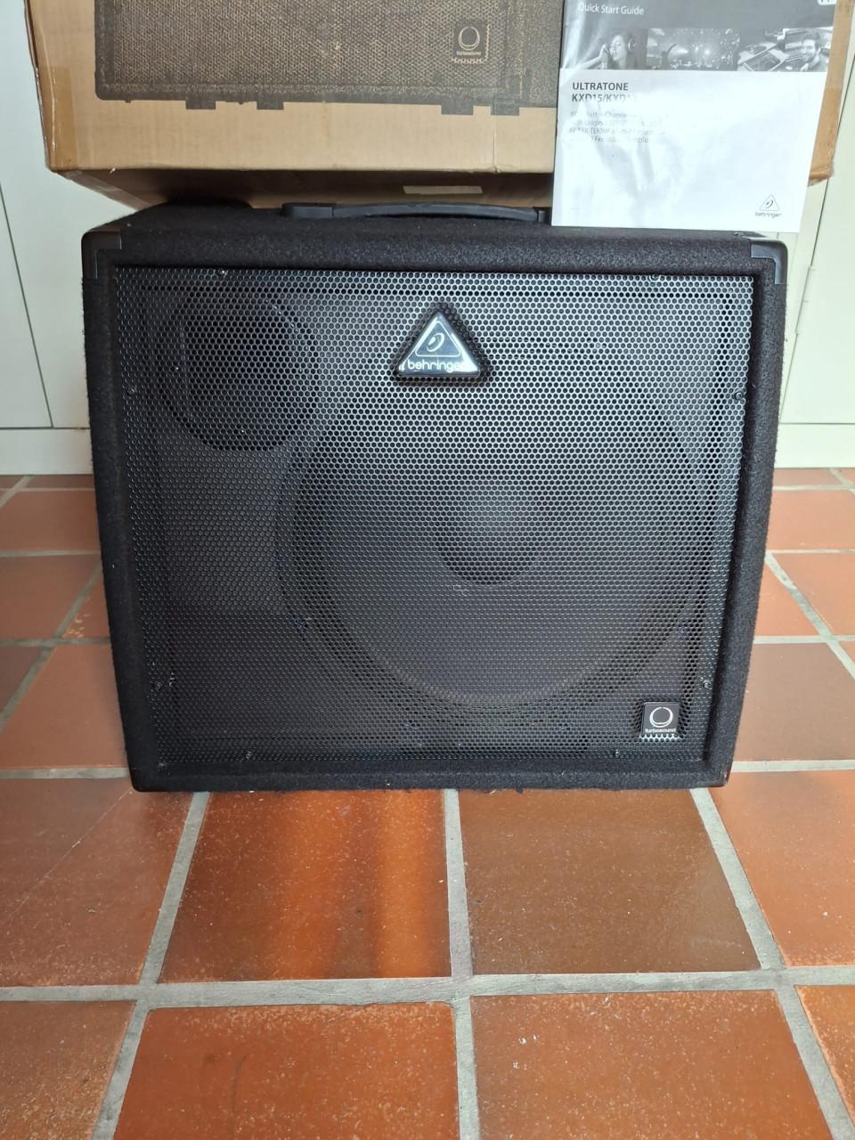 Behringer KXD15 versterker Ultratone