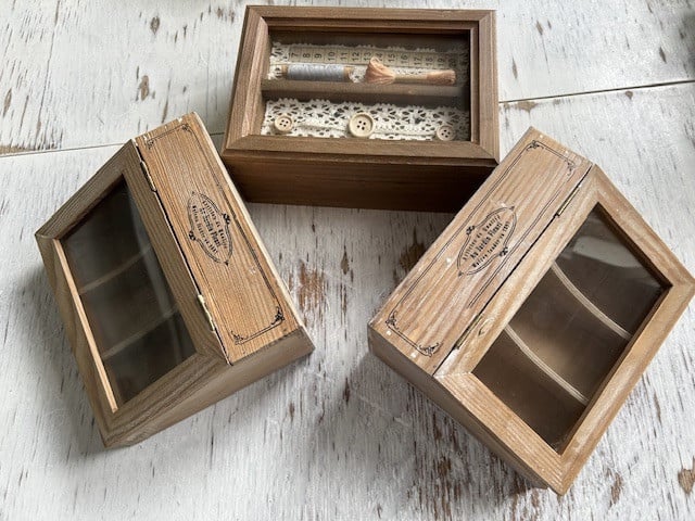 Leuke "vitrine" kistjes.