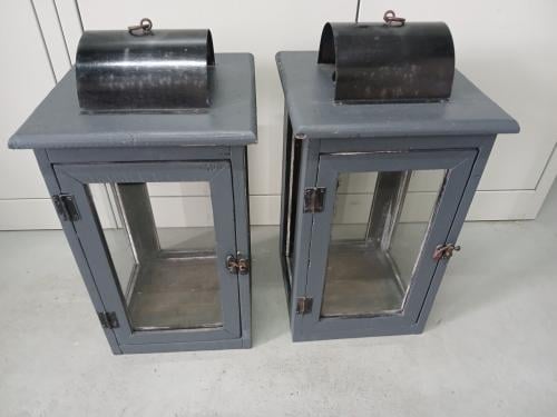 2 Gratis houten lantaarns