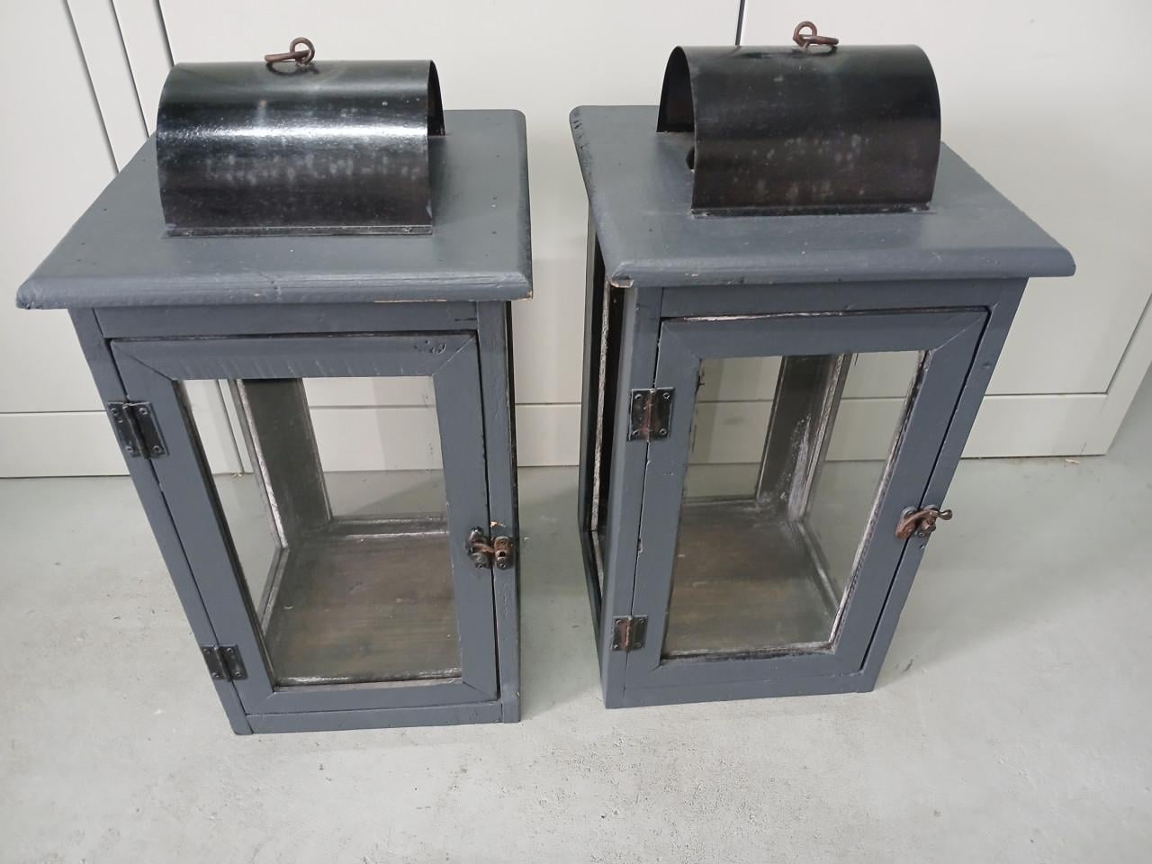 2 Gratis houten lantaarns