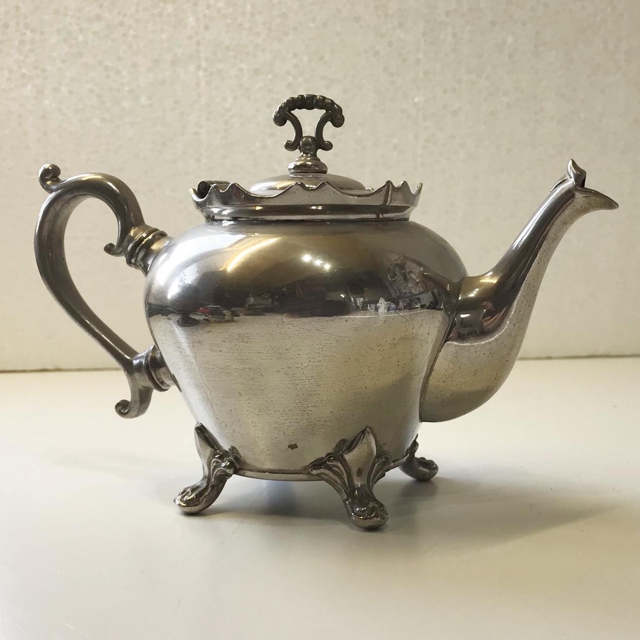 J. N. Daalderop koffiepot en theepot met warmhoudstel