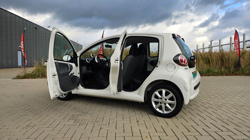 Toyota Aygo sport 5drs airco / nl auto / nap / 11-2010