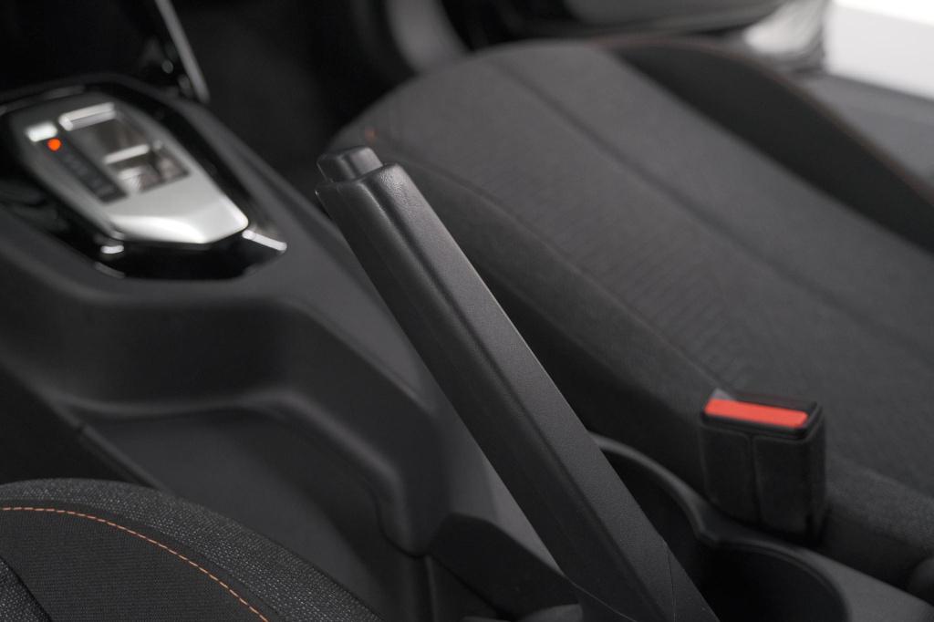 Peugeot 2008 1.2 hybrid 136 style | apple carplay | parkeersensoren | clima