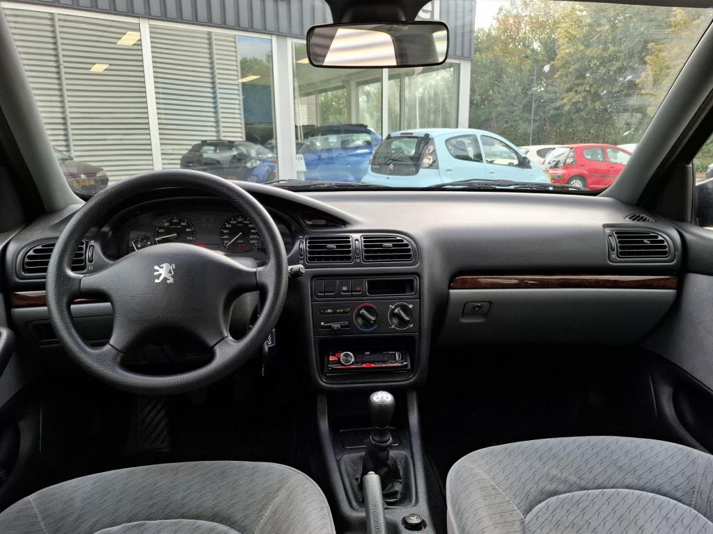 Peugeot 406 2.0i 16v st 1e eigenaar! airco/lmv/trekhaak