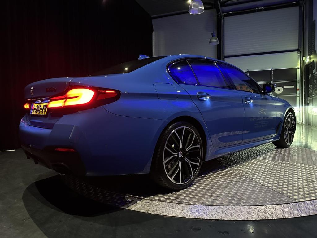 BMW 5 Serie 530e business edition plus *schuifdak*laser*hud*acc*