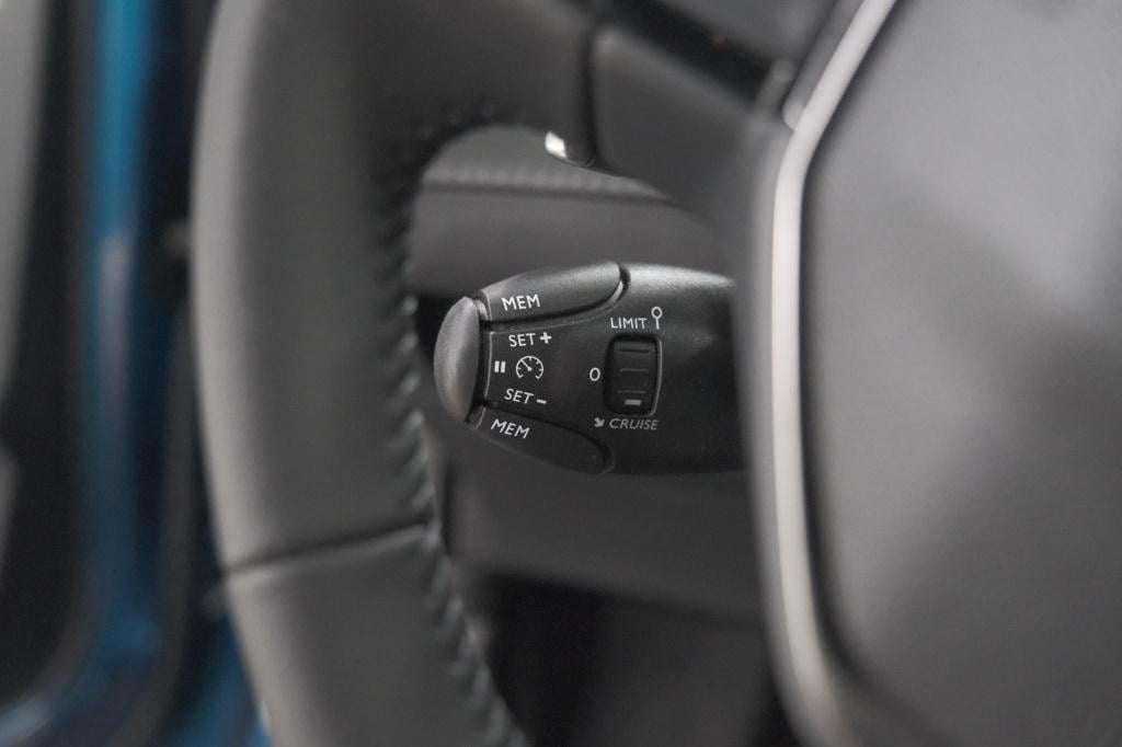 Peugeot 2008 1.2 hybrid 145 allure | apple carplay | climate control | park