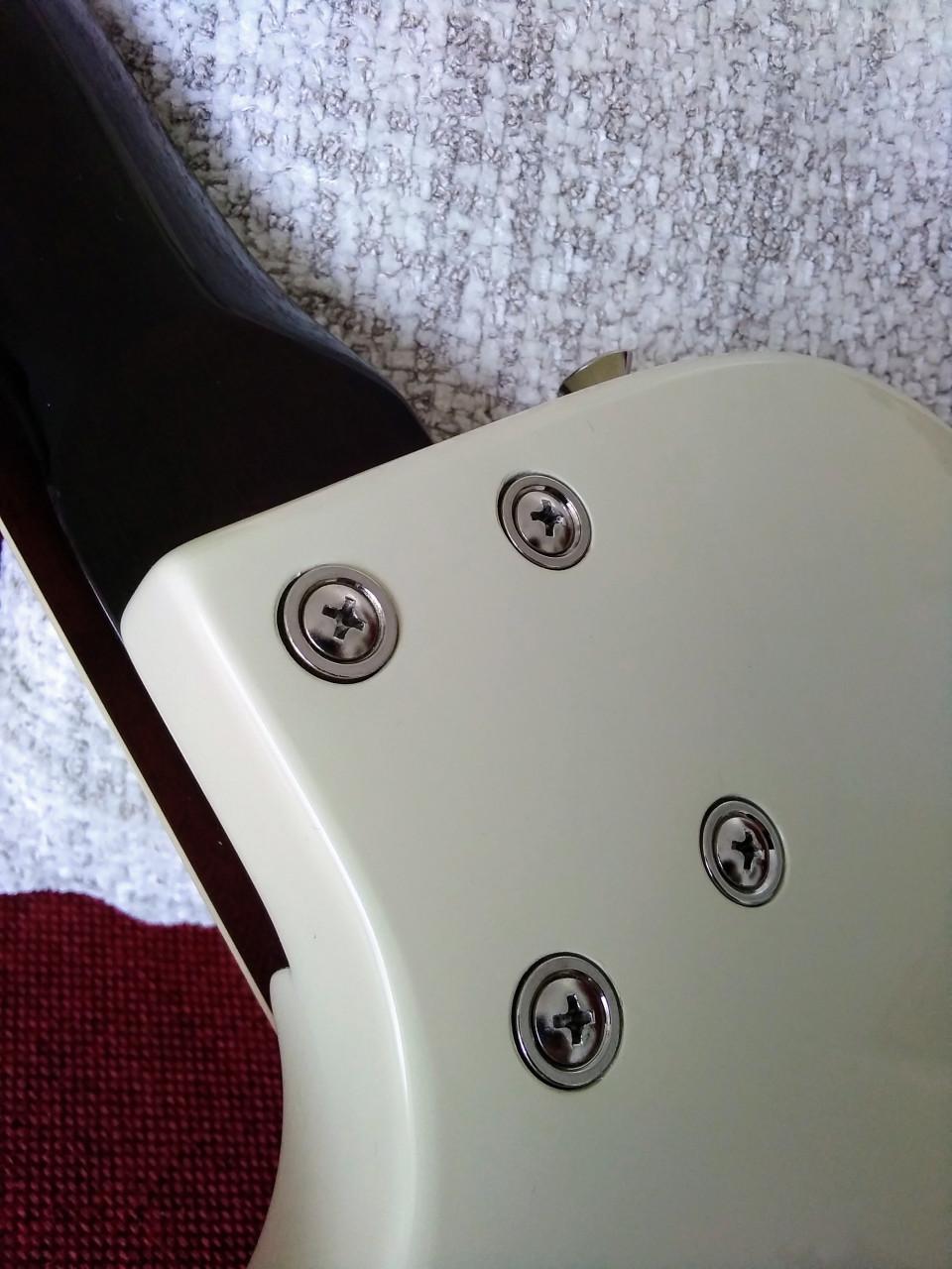 Gretsch Streamliner Jet Club Bass Vintage White z.g.a.n. 175 euro