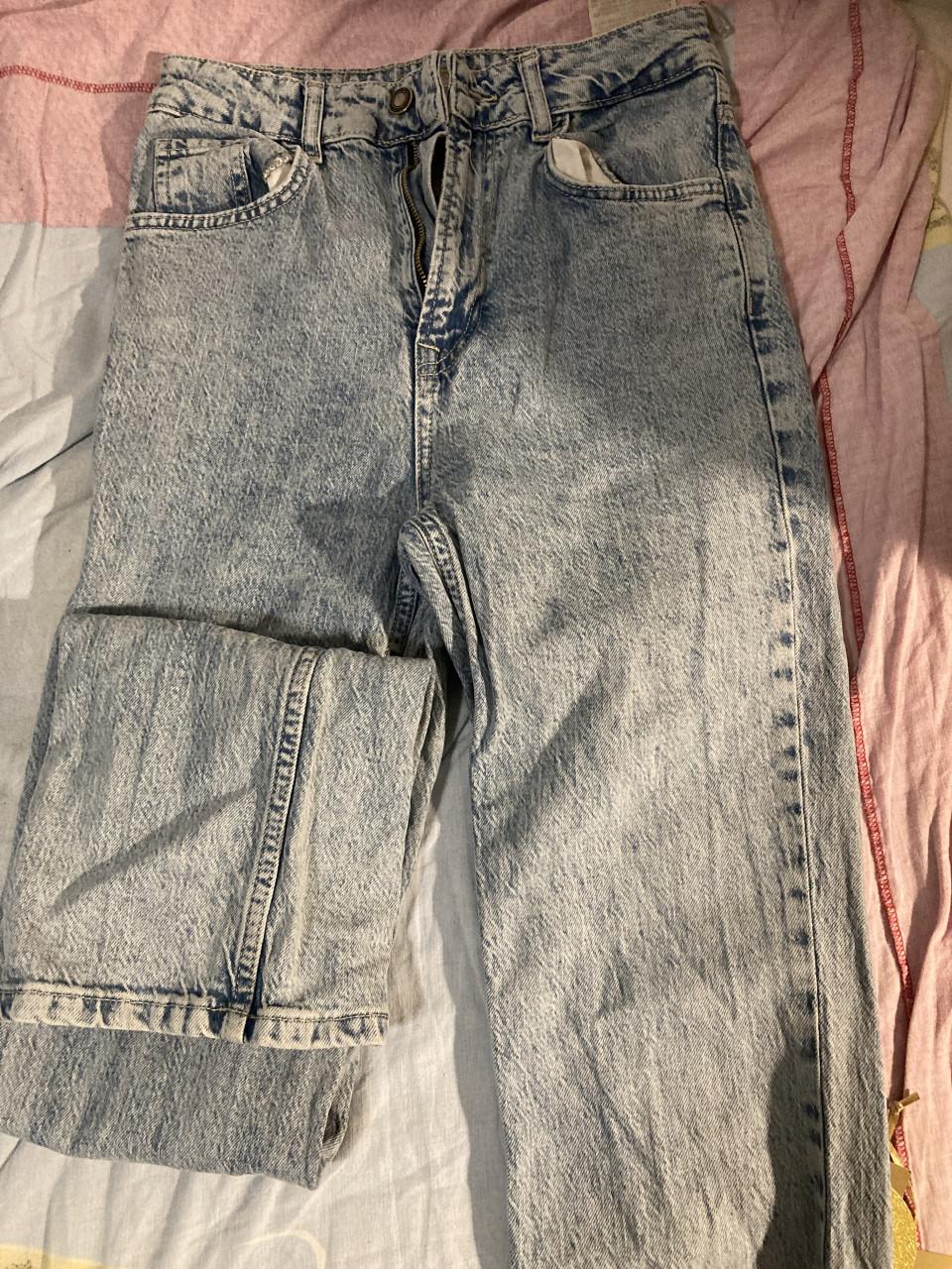 Vier broeken ongeveer de zelfde maten