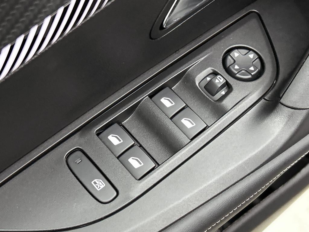 Peugeot 2008 1.2 hybrid 136 allure | rijklaar | 3d cockpit | keyless entry 