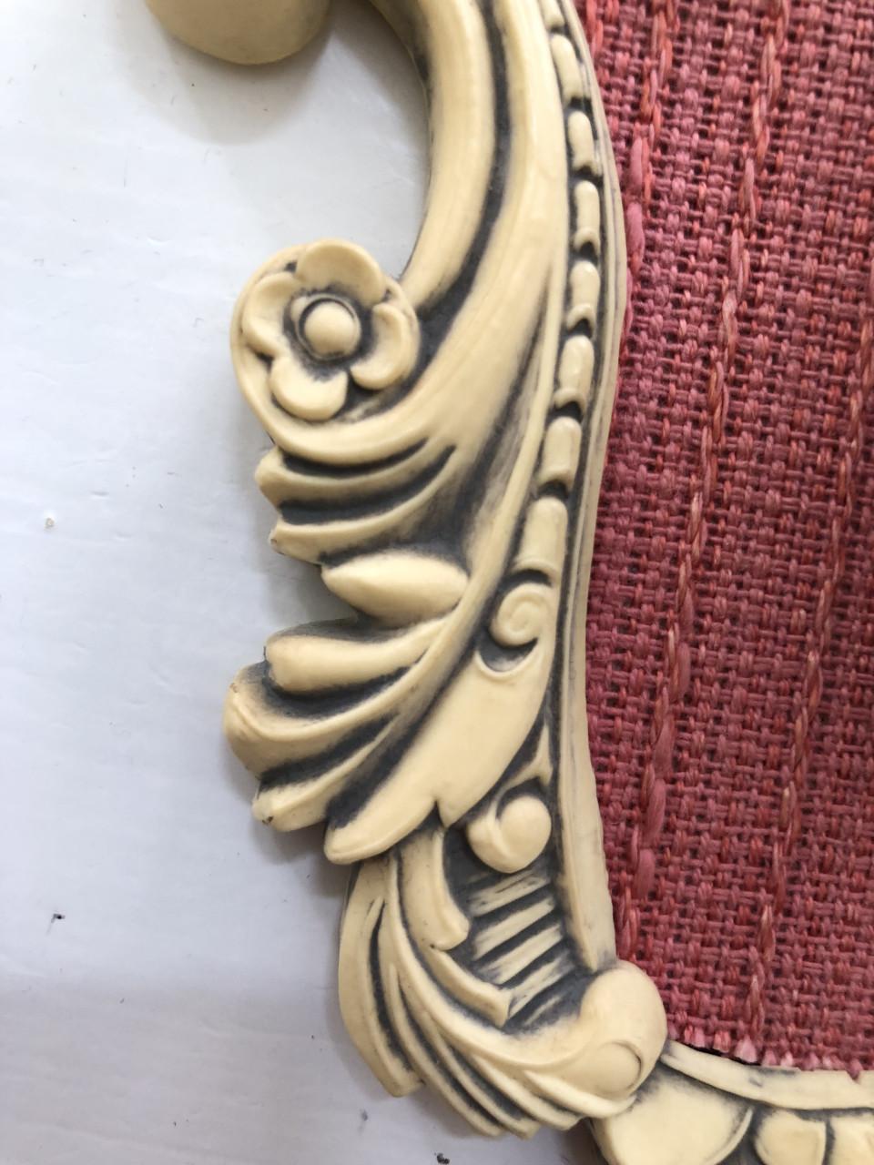 Mooie brocante kunststof barok lijstje/hanger met engel figuurtje