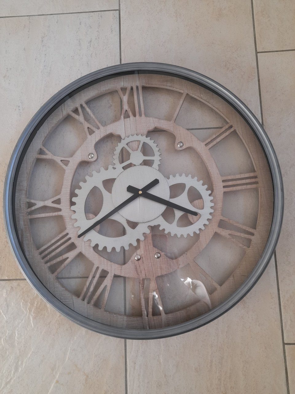 Prachtige grote klok (werkt naar behoren) in goede nette staat ! 60cm