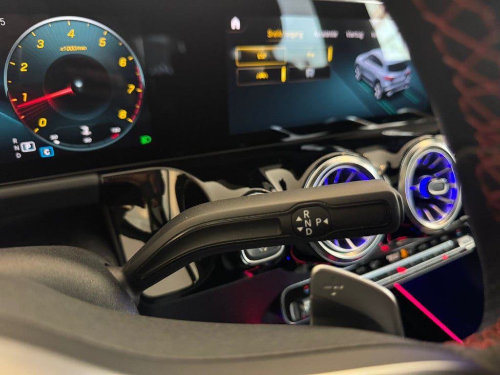 Mercedes-Benz Gla-klasse 180 business solution amg