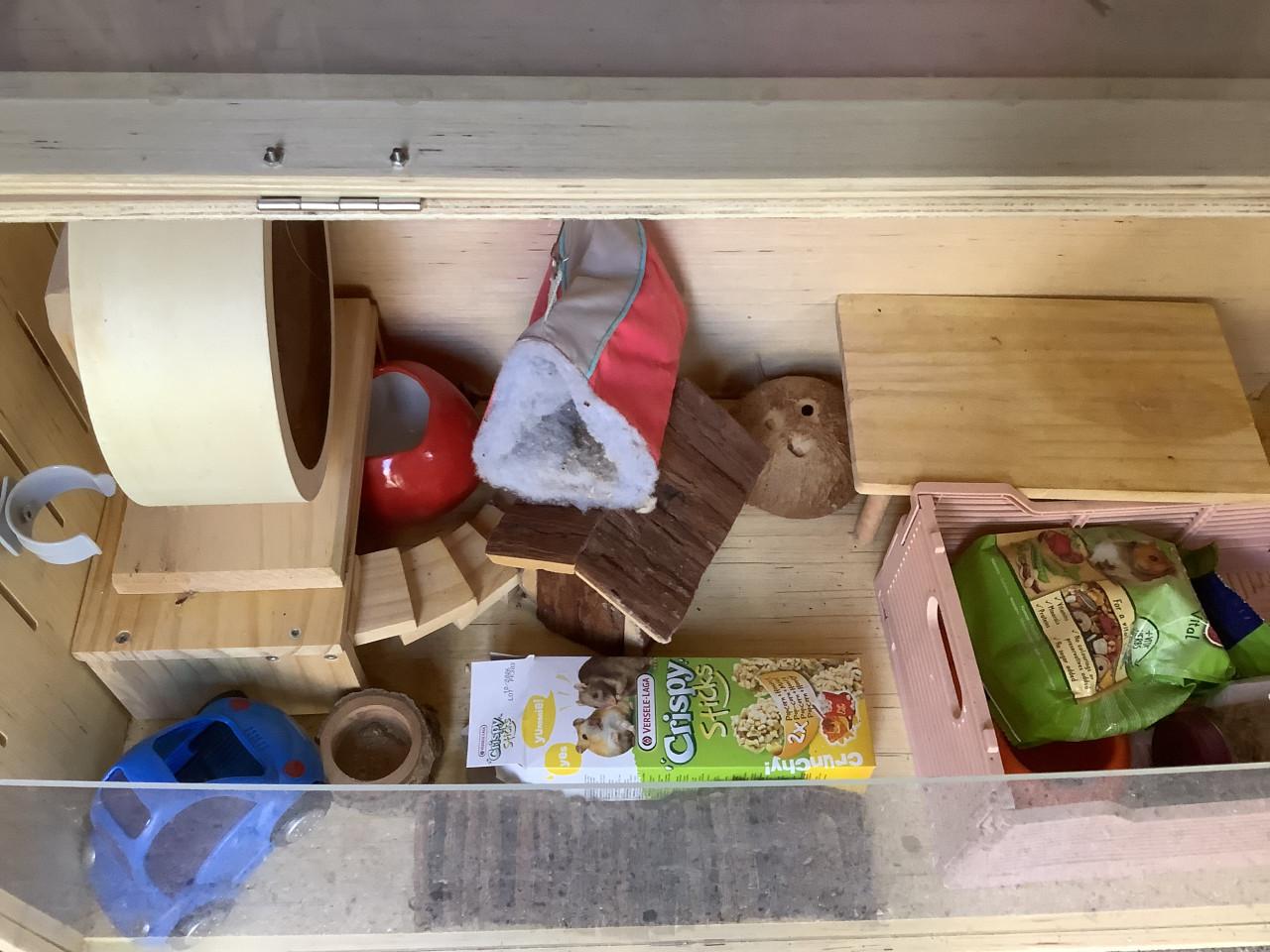 Mooie houten hamsterkooi met toebehoren