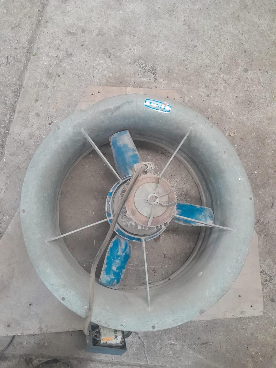 Diverse landbouwmachines en materialen