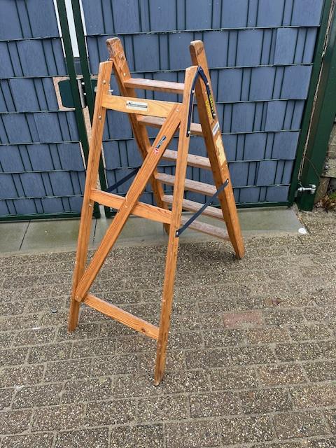 Houten trapje