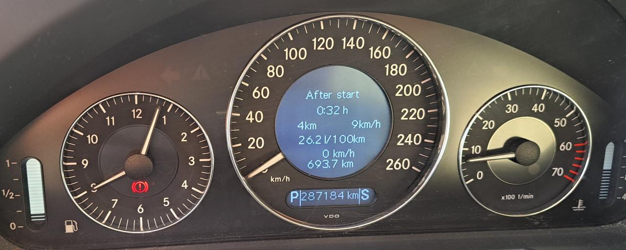 Mercedes E500 Diep Zwart 2004 287.200 km € 5.500