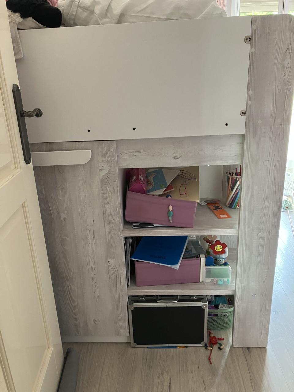 Halfhoogslaper en kast