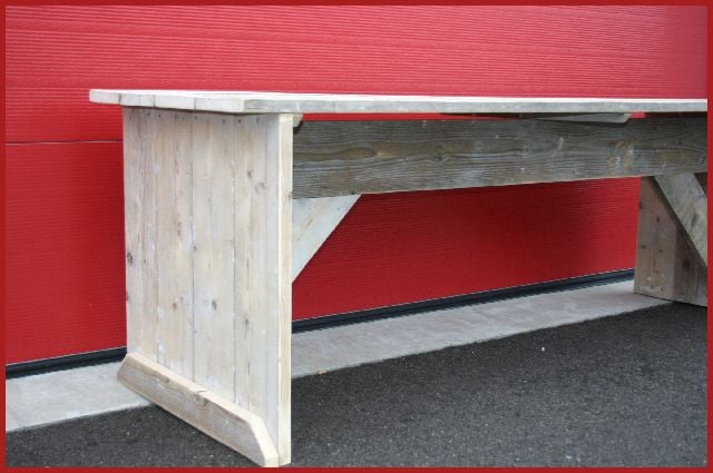 Robuuste tuintafel