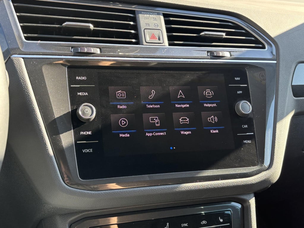 Volkswagen Tiguan 1.5 tsi elegance trekhaak |  camera | apple carplay/andro
