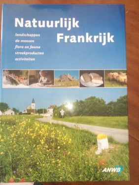 Aangeboden enkele reisboeken o.a.Frankrijk