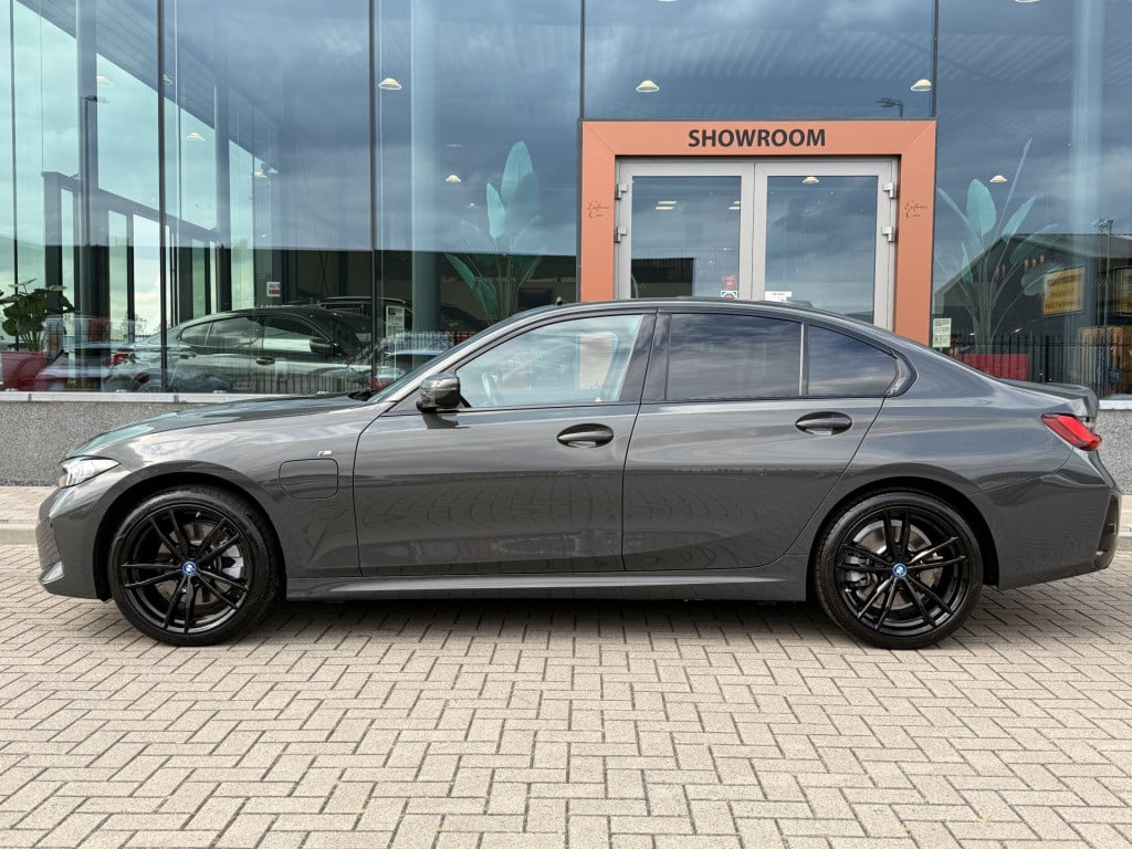 BMW 3-serie 330e | m-sport | harman kardon | pano | cruise | stoelverwarmin