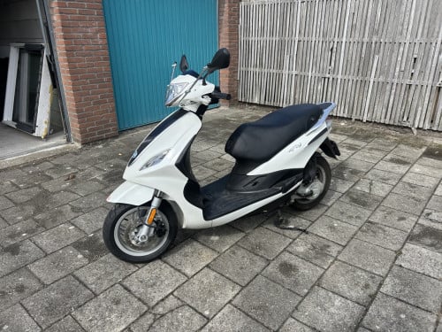 Piaggio fly