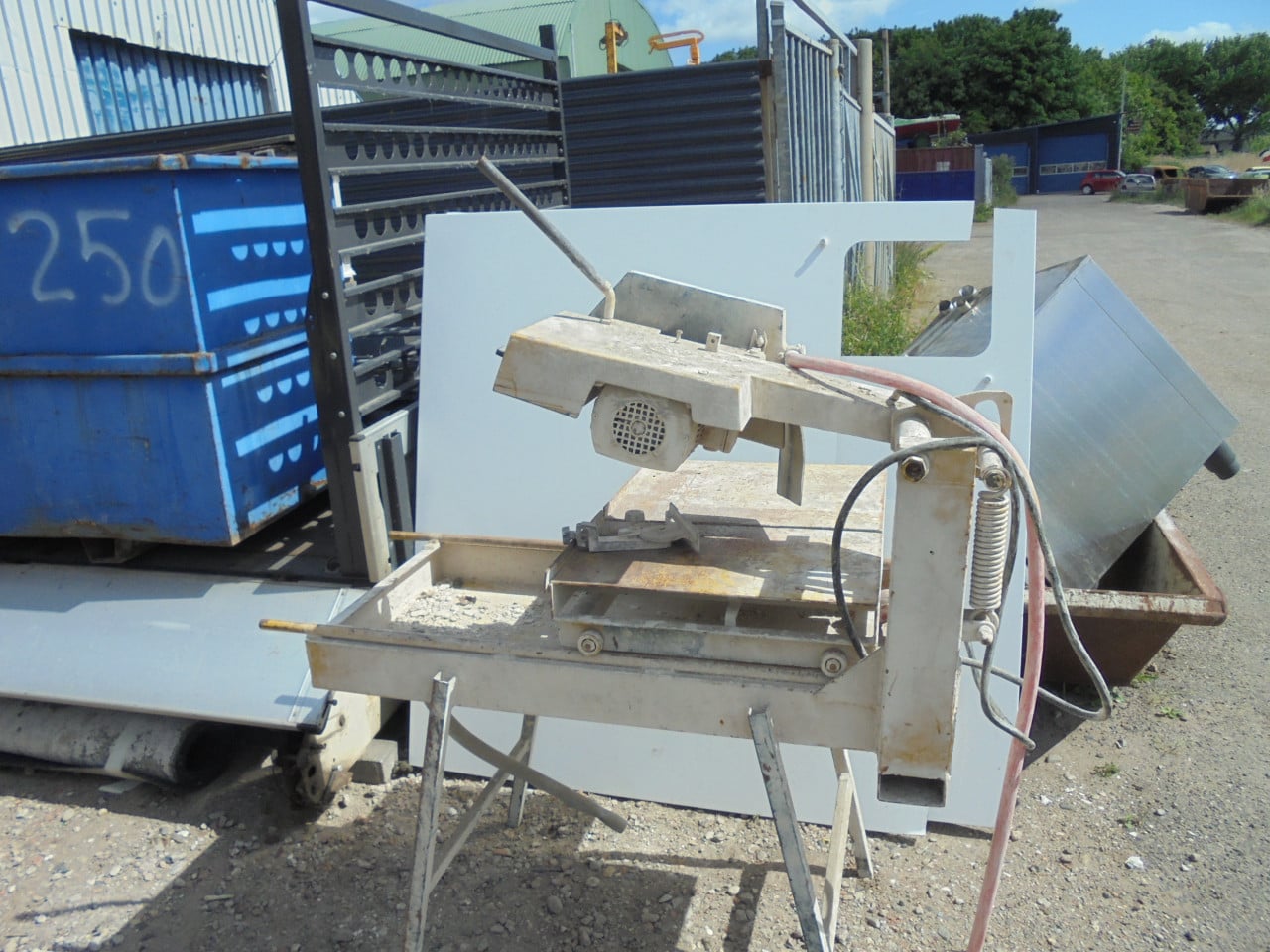 Te koop een professionele stenen zaag tafel watergekoeld € 200