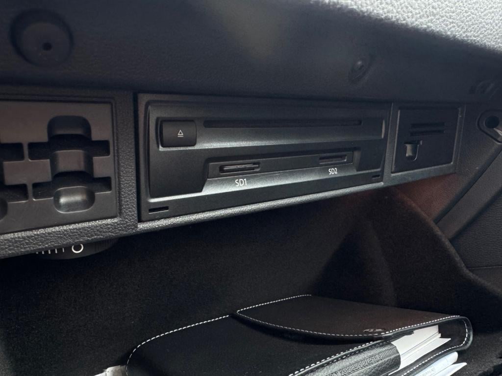 Volkswagen Golf 1.0 tsi * panoramadak * camera * navigatie * massage stoel