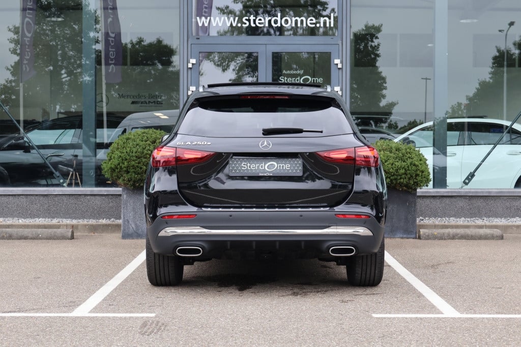 Mercedes-Benz Gla-klasse 250 e edition amg line l facelift l panoramadak l 