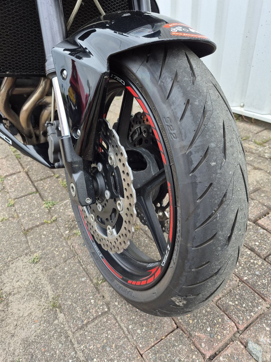 Kawasaki Z750 uit 2009 met veel extra's