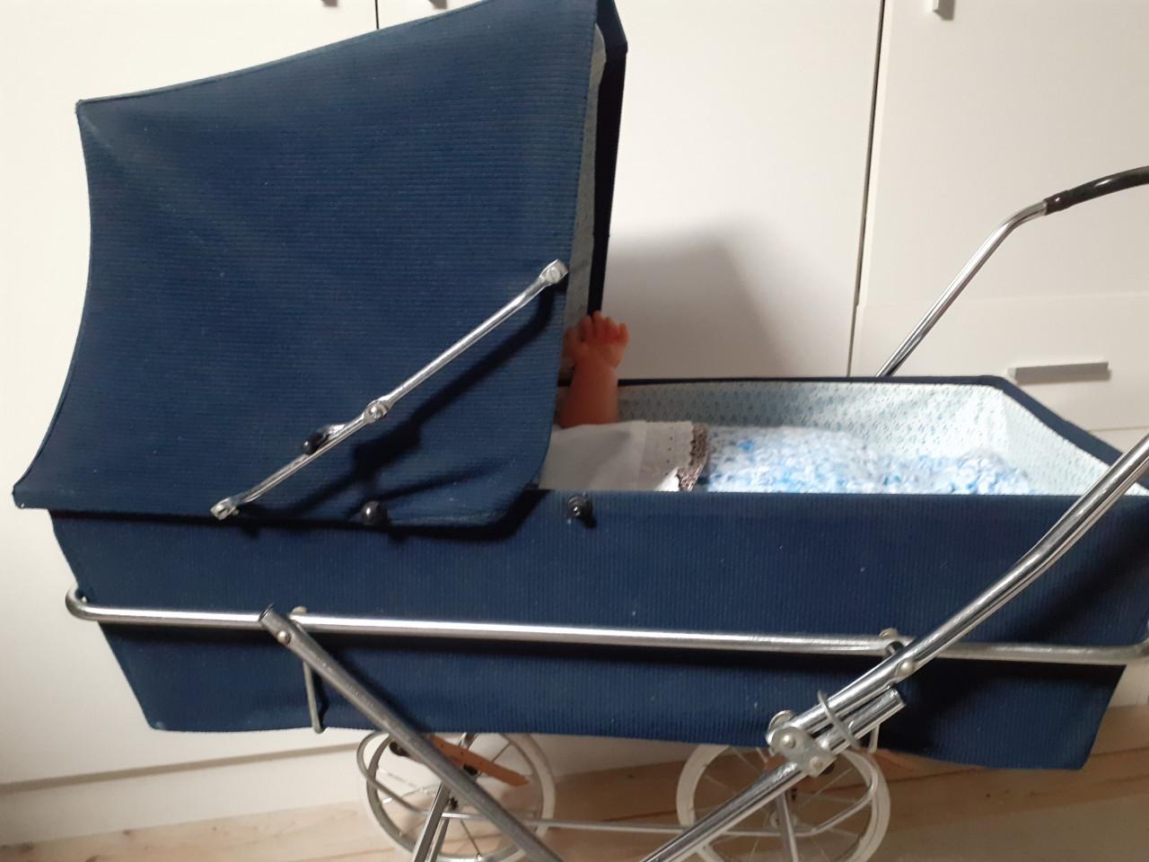 Vintage poppenwagens