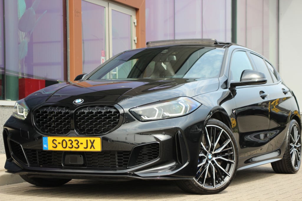 BMW 1 Serie m135i xdrive high executive | pano | leder | acc | sfeerverlich