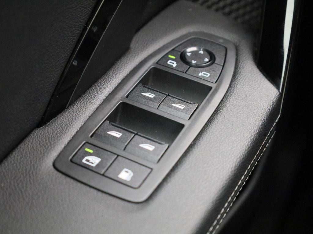 BMW X1 xdrive25e | automaat | lmv | parkeer sensoren | virtual cockpit | ca