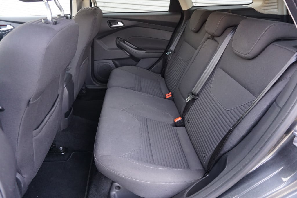 Ford Focus wagon 1.0 titanium climate / navi / stoelverw. / cruise / trekha